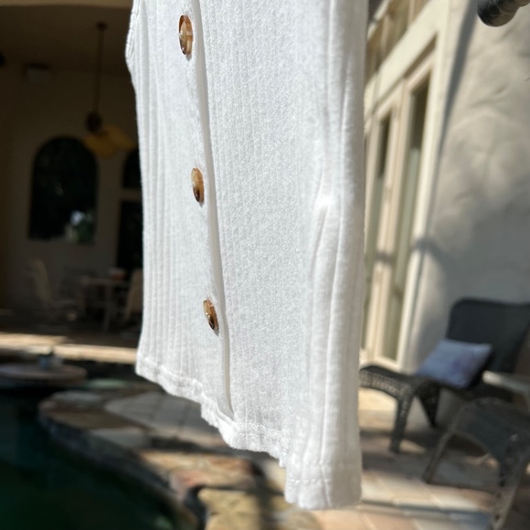 Sleeveless Cream Ribbed Top - Picture 6 of 16